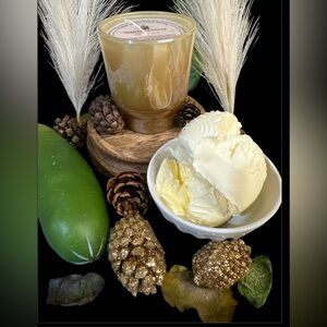 **BUTTER CRISP /BUTTER ME UP SCENT UNLEASHED LUXURY HAND POURED SCENTED CANDLES
